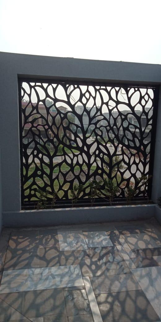 Artistic Leaf Screen Panel