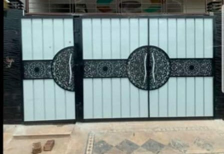 White Panel & Medallion Gate